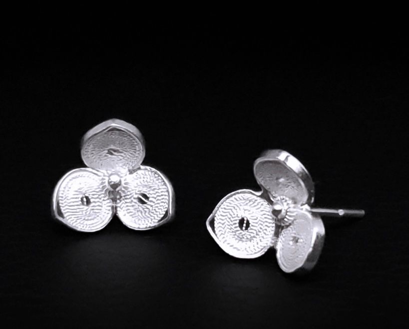 Topo de treboles pequeño en plata. 